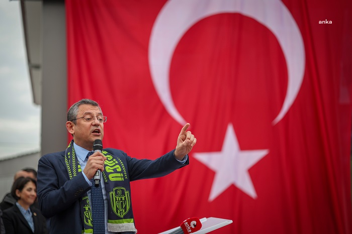 Özgür Özel: “Bugün herkes sevdiğine koşturuyor, Tayyip Bey de bugün Mısır’a gitmiş, Mısır’da Sisi’ye koşturmuş.”