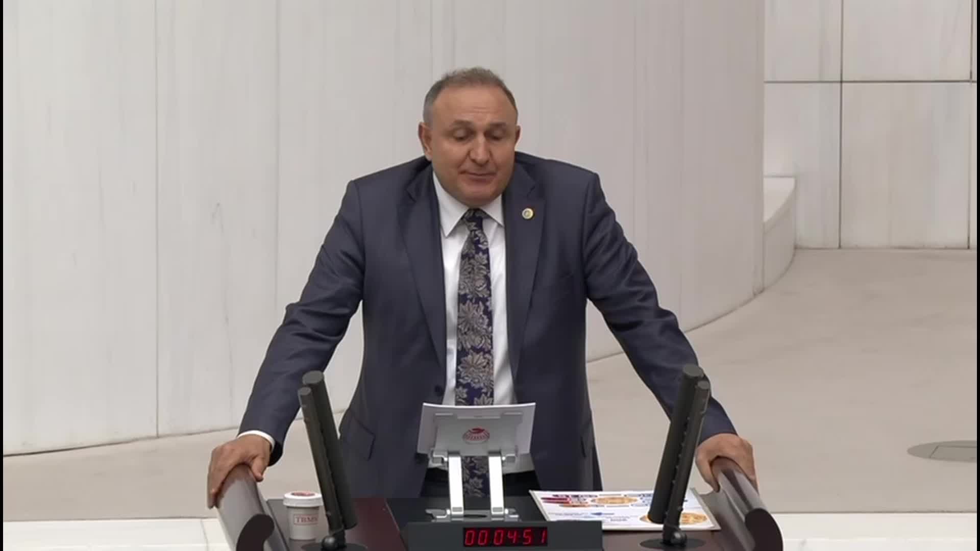 Ömer Karakaş: “200 liralık banknotla 2021 yılında 50 tane pide alıyorduk, bugün 100 gram eksik haliyle 13 pide alabiliyoruz.”