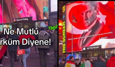 Times Meydanı’nda PKK’lıların halay çektiğini gören bir Türk, meydandaki ekrana Atatürk görseli ve Türk bayrağı yansıttı.