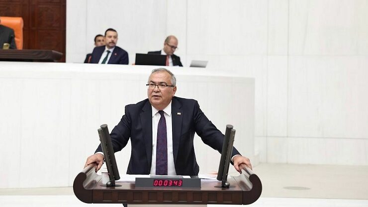 CHP’li Süleyman Bülbül: “Camilerden AKP’li belediye başkan adaylarının programlarının anons edilmesi iktidar partisinin  çaresizliğinin göstergesidir.”