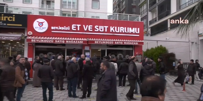İstanbul’da Et Sırasındaki Vatandaş: “Bizi Bu Duruma Düşürenler Utansın.”