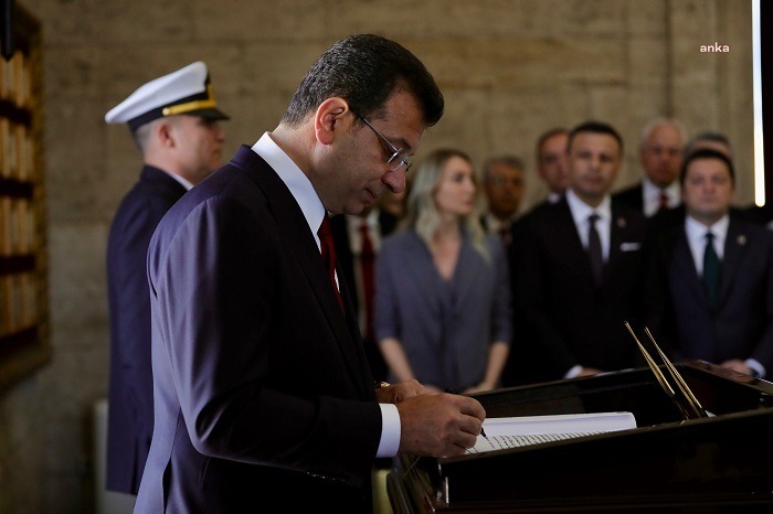 İBB Başkanı Ekrem İmamoğlu, 26 ilçe belediye başkanıyla birlikte Anıtkabir’i ziyaret etti