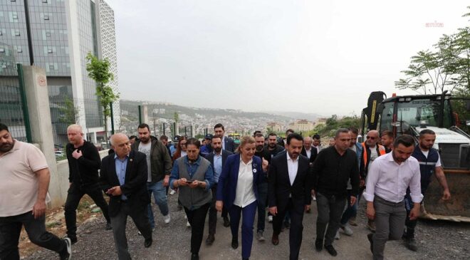 Kocaeli Büyükşehir Belediyesi ve İzmit Belediyesi ekipleri arasında arbede yaşandı.