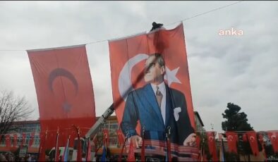 Ordu’da, 23 Nisan töreninde tepkiler üzerine alana sonradan Atatürk’ün posteri asıldı.