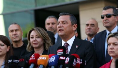 Özgür Özel’den, Kepez Belediye Başkanı Mesut Kocagöz’ün tutuklanmasına tepki