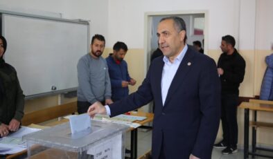 Abdullah Zeydan kararı: Van İl Seçim Kurulu mazbatayı AKP’li Abdulahat Arvas’a verdi
