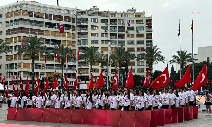 19 Mayıs Atatürk’ü Anma, Gençlik ve Spor Bayramı, tüm yurtta olduğu gibi İzmir’de de coşkuyla kutlandı.