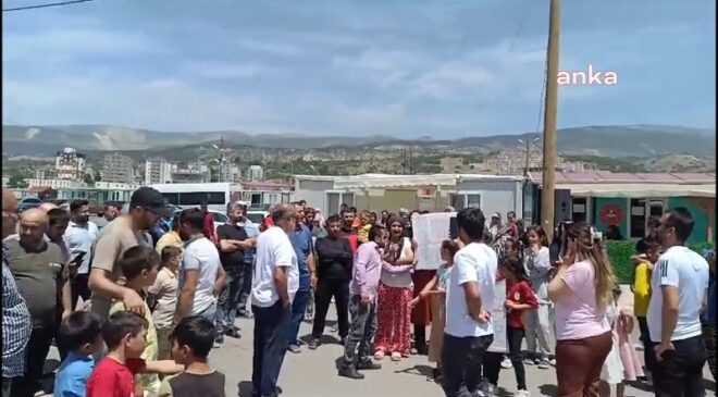 Kahramanmaraş Dulkadiroğlu’nda bulunan konteyner kentten çıkarılmak istenen depremzedeler, eylem yaptı