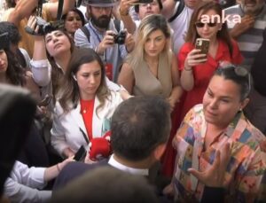 Atama bekleyen engelli öğretmen ağlayarak Özgür Özel’den yardım istedi