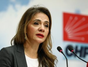 Gamze Akkuş İlgezdi: “Emekli maaşıyla bırakın kurbanı, sebze ve meyve bile alınamıyor”