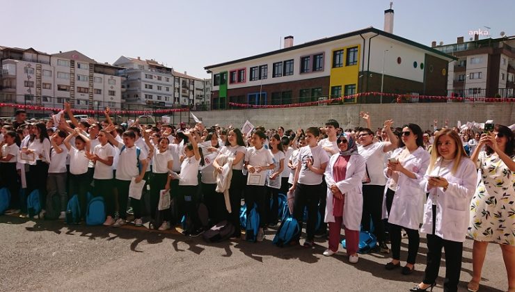 Tatil zili çaldı: 20 milyon öğrenci için karne günü