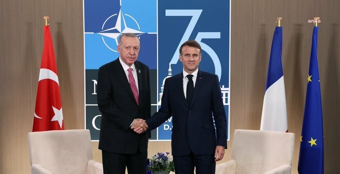 Cumhurbaşkanı Erdoğan, NATO Zirvesi’nde Emmanuel Macron ve Stermer ile görüştü