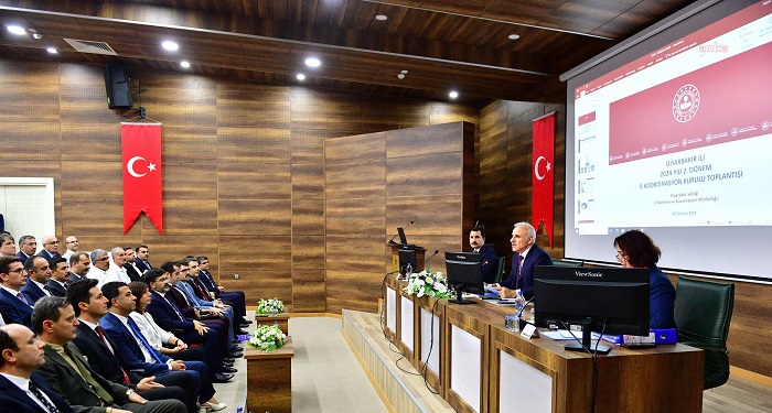 Diyarbakır’da yıllar sonra bir ilk gerçekleşti… Vali ve DEM Parti’li belediye eş başkanları bir araya geldi