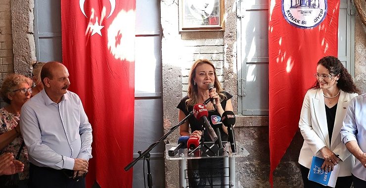 Konak Belediyesi’nin emeklilere hizmet verecek ‘Mutluluk Kahvesi’ açıldı..