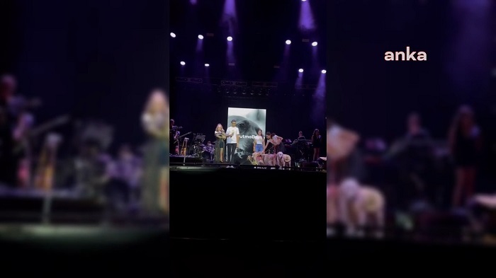 Ünlü şarkıcı Sertap Erener’den AKP’nin sokak hayvanlarıyla ilgili teklifine tepki