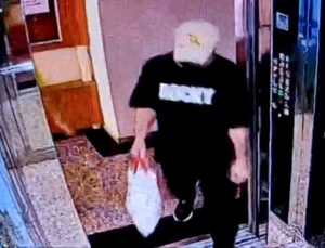 Yakın arkadaşına anahtarlarını verdi, evi soyuldu