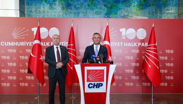 Zafer Partisi Genel Başkanı Ümit Özdağ, CHP Genel Merkezi’nde Bozkurt İşareti Yaptı