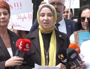 DEVA Partililerden TÜİK önünde çürük meyve-sebzeli eylem..