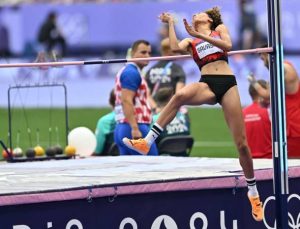 Buse Savaşkan yüksek atlamada finalde