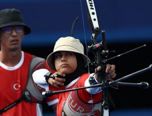 Mete Gazoz ve Elif Berra Gökkır ikilisi, okçuluk karışık çiftlerde elendi