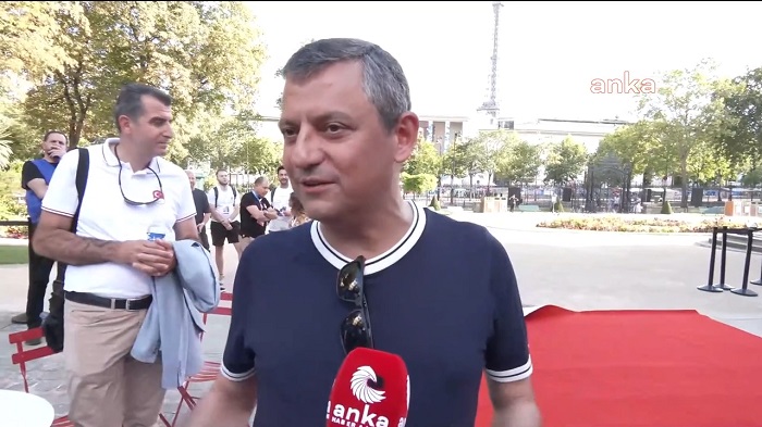 Özgür Özel: Sağ yanımda Mansur Yavaş, sol yanımda Ekrem İmamoğlu olduktan sonra bu takımı kimse yenemez