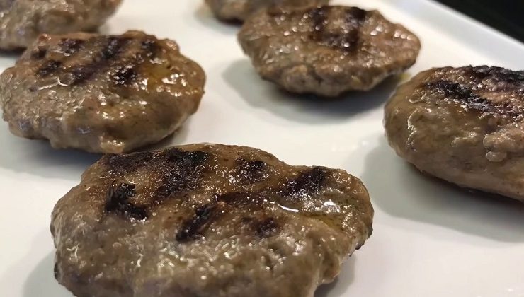 40 Yıllık Köfteci Sırrını Paylaştı: Her Yerde Aranan Köftenin Tarifi İşte Bu