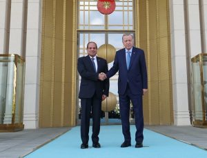 Cumhurbaşkanı Erdoğan’ın daveti üzerine Sisi 12 yıl aradan sonra Türkiye’ye geldi