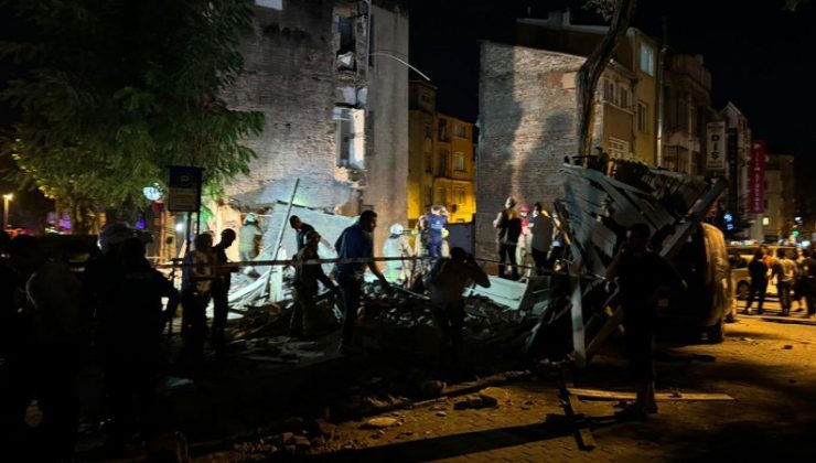 İstanbul Fatih’te 3 Katlı Metruk Bina Çöktü Yaralılar Var