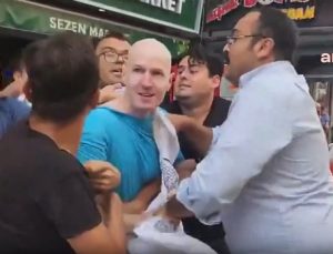 İzmir’de Amerikan askerinin başına çuval geçirildi