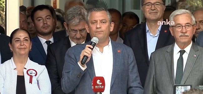 Özgür Özel: ‘Bayrağı indirecek’ diye CHP’ye saldırırlar, öbür gün bayrak düşmanı HÜDA PAR ile kan kardeş olurlar