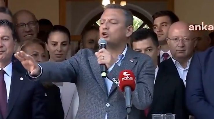 Özgür Özel, “Mustafa Kemal’in askerleriyiz” sloganı atan vatandaşla tartıştı