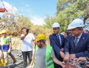 Özgür Özel İzmir’de Sarnıç köyü camii temel atma törenine katıldı