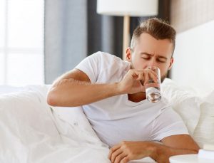 Yatağının Yanına Su Koyanlar Aman Dikkat!