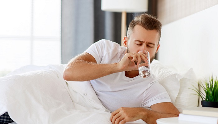 Yatağının Yanına Su Koyanlar Aman Dikkat!