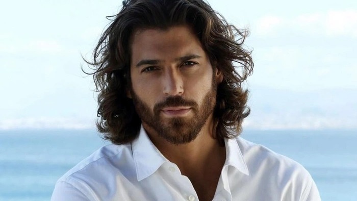 Can Yaman’a İspanya’dan “Uluslararası En İyi Erkek Oyuncu” Ödülü