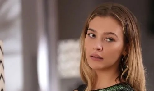 Gönlünü yine bir futbolcuya kaptırdı!.