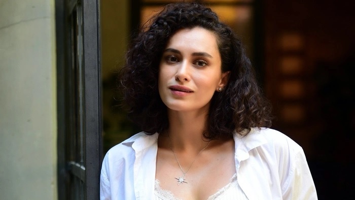 Talihsiz bir kaza geçiren Hande Doğandemir’in kaburgaları kırıldı