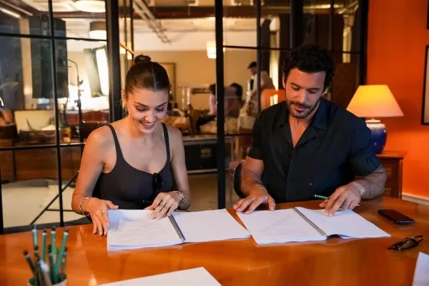 Hande Erçel ve Barış Arduç’un dizisine efsana isim dahil oldu