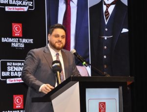 Hüseyin Baş: ABD’de başkan değişti diye bizde kabine değişiyor.