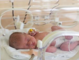 Yenidoğan Çetesi skandalına bir yenisi daha eklendi. İhmal bebekte kalıcı hasar bıraktı