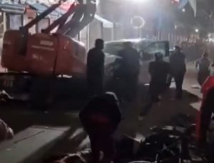 Amerika’da kalabalığın arasına araç girdi