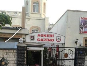 Askeri gazinoda skandal! Uzman çavuşun eşi İstiklal Marşı’nda ayağa kalkmadı olay çıkardı