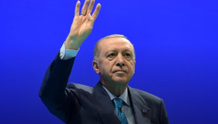 Erdoğan: “Bunların en büyük vizyonları kırmızı kart göstermek”