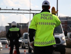 Trafikte yeni dönem başlıyor! O sürücülerin ehliyetlerine el konulacak