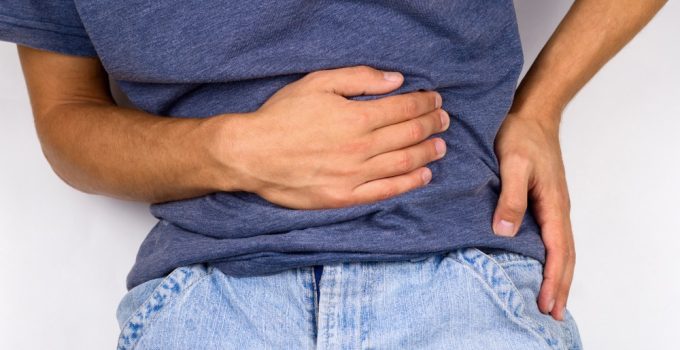 Bacağa Vuran Fıtık Ağrısı Nasıl Geçer? Etkili Tedavi Yöntemleri ve Uzman Önerileri