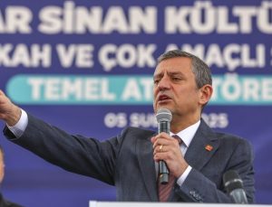 Özgür Özel: “Ecevit’i 3 gün ile eleştirenler 33 gün çadır veremedi!