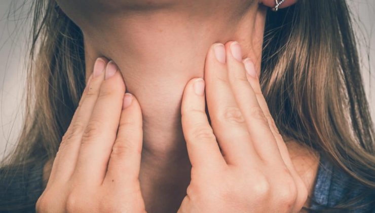 Ses Kısıklığı ve Boğaz Kaşıntısı Neden Olur? Belirtileri ve Tedavi Yöntemleri