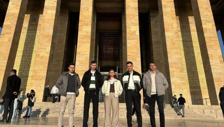 TSK’den ihraç edilen teğmenler Atatürk’ün huzurunda