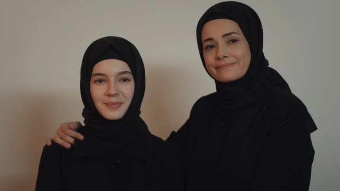 “Kızıl Goncalar” dizisinde iki ayrılık birden