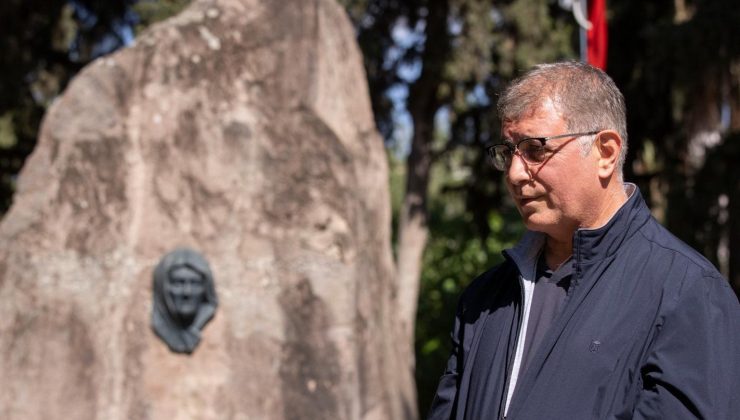 Başkan Tugay, Zübeyde Hanım’ın kabrini ziyaret etti